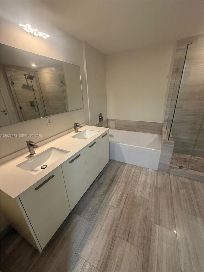Photo - 1300 Brickell Bay Dr Unidad 707