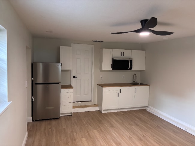 Building Photo - 3107 S Park Ave Rental