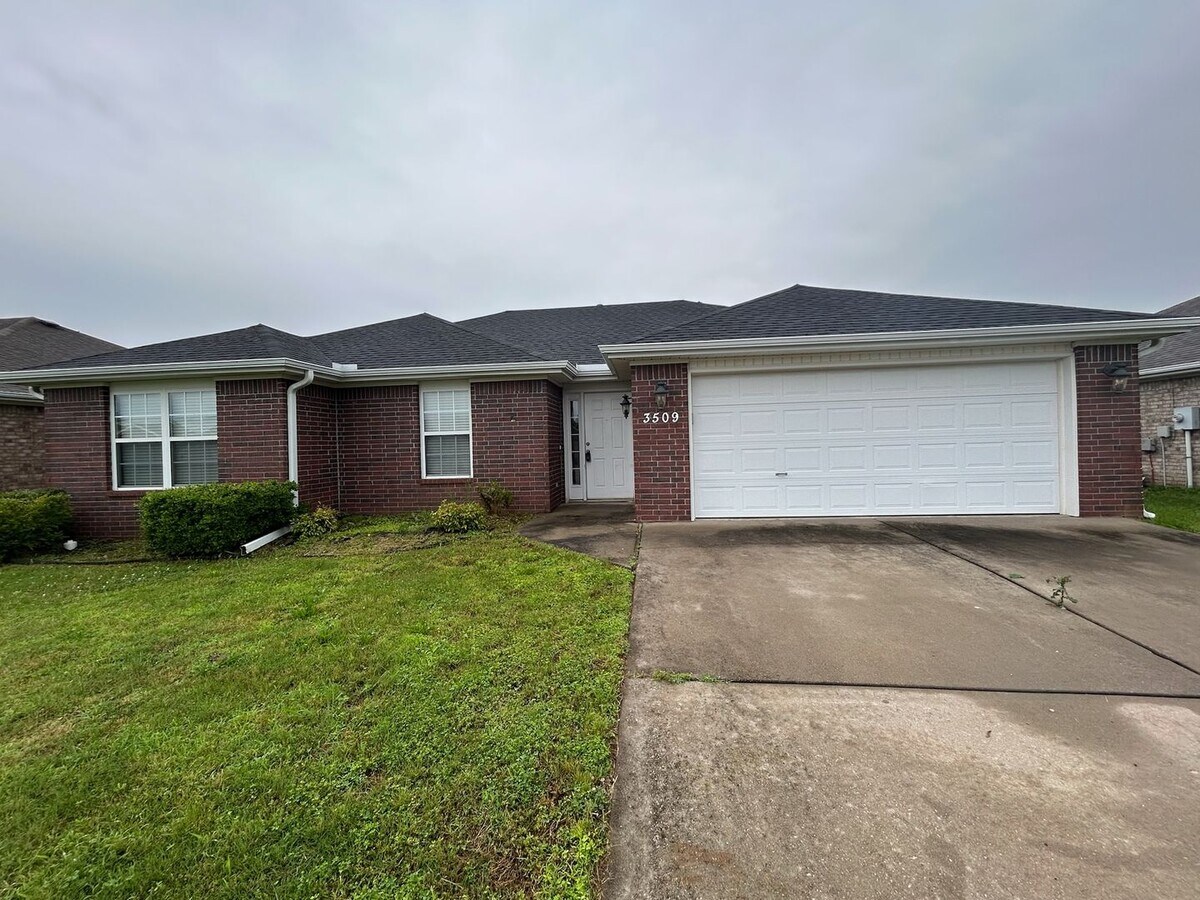 Charming 3-Bedroom, 2-Bathroom Home for Re... - Charming 3-Bedroom, 2-Bathroom Home for Re...