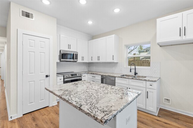 Photo - 7709 St Louis St