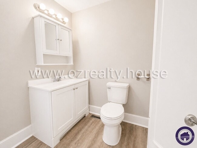 Photo - 1031 N Michigan St