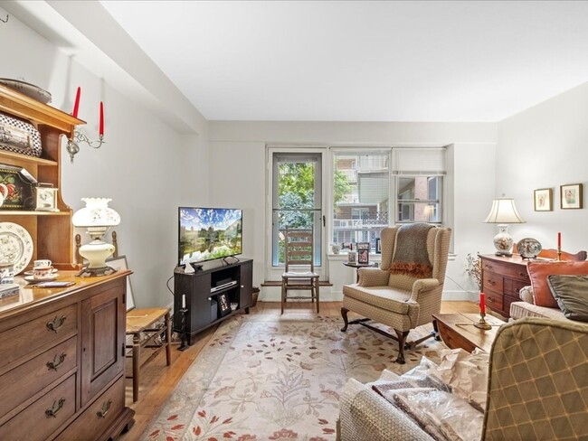 Building Photo - 127 Pinckney St Unit 202 Rental