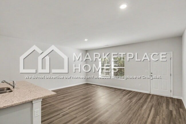 Photo - 280 Oakwood Dr NW