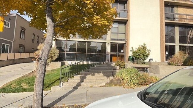 Building Photo - AVENUES Deluxe 1 bed 2 bath Condo Unit 303