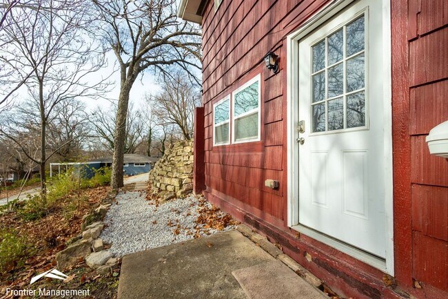 Building Photo - 1112 Woodland St Unit 1112 Woodland-B