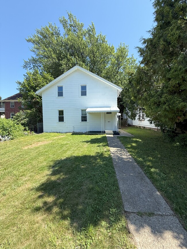 Building Photo - 451 E 5th St Rental