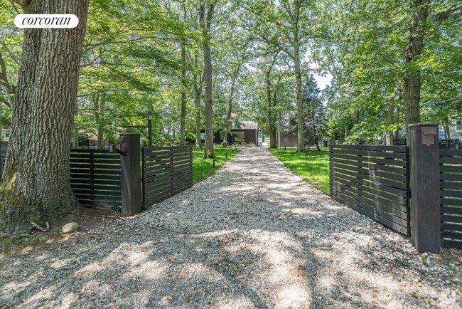 Building Photo - 590 Haywaters Dr Rental