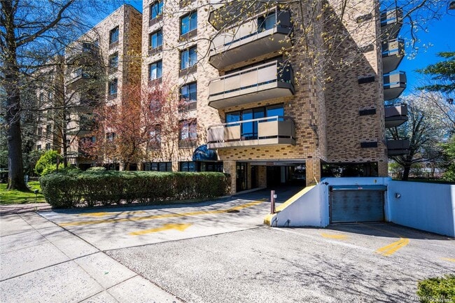 Building Photo - 141 Great Neck Rd Unit 4F Rental