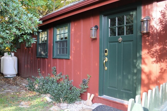 Building Photo - 1035 Southford Rd Rental