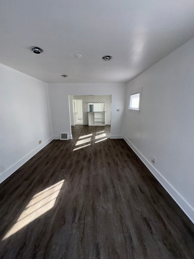 Building Photo - 1019 Romayne Ave