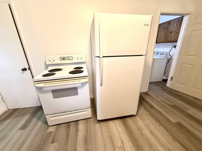 Photo - 329 E St NE