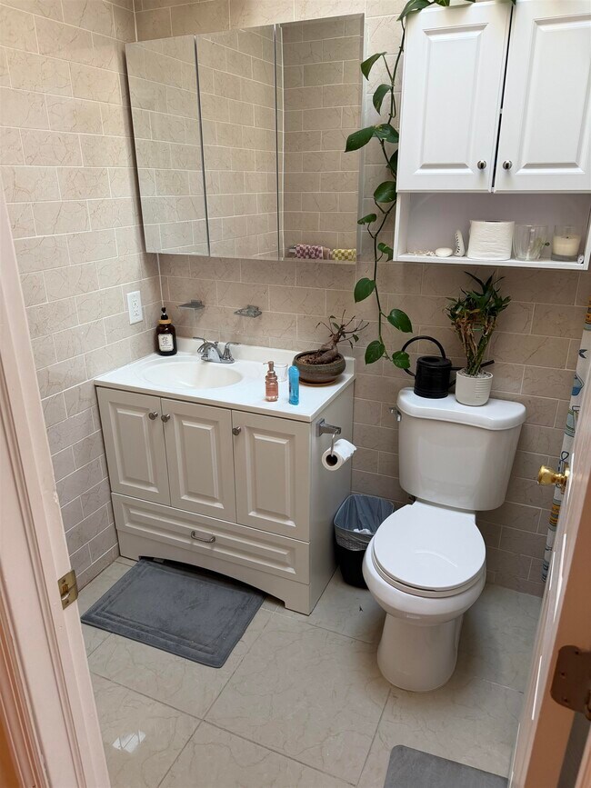 Photo - 17 Gardner Ave Unit 2