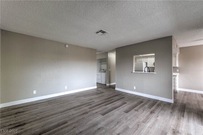 Building Photo - 4571 Carriage Park Dr Rental