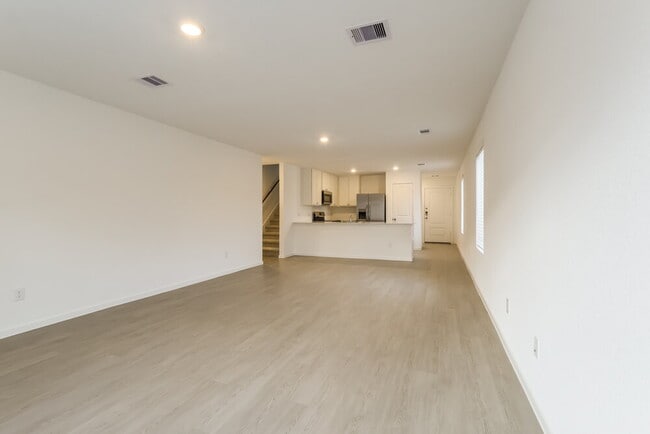 Photo - 605 Craven St