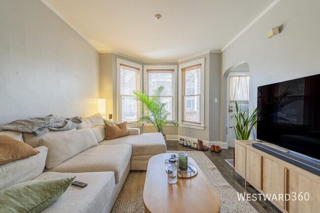 Photo - 3707 N Bosworth Ave Unit 1