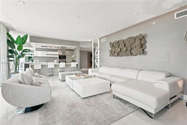 Building Photo - 17301 Biscayne Blvd