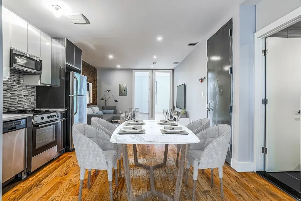 Furnished room/NOT APARTMENT - Furnished room/NOT APARTMENT