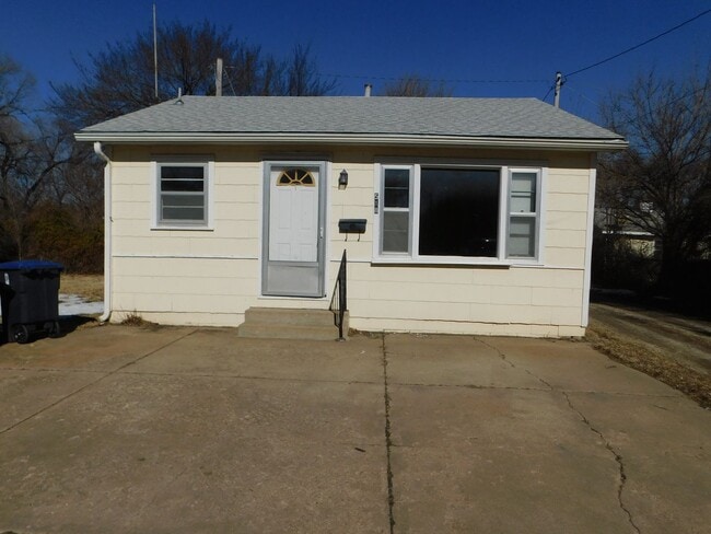 Building Photo - Cozy One Bedroom House in El Dorado!