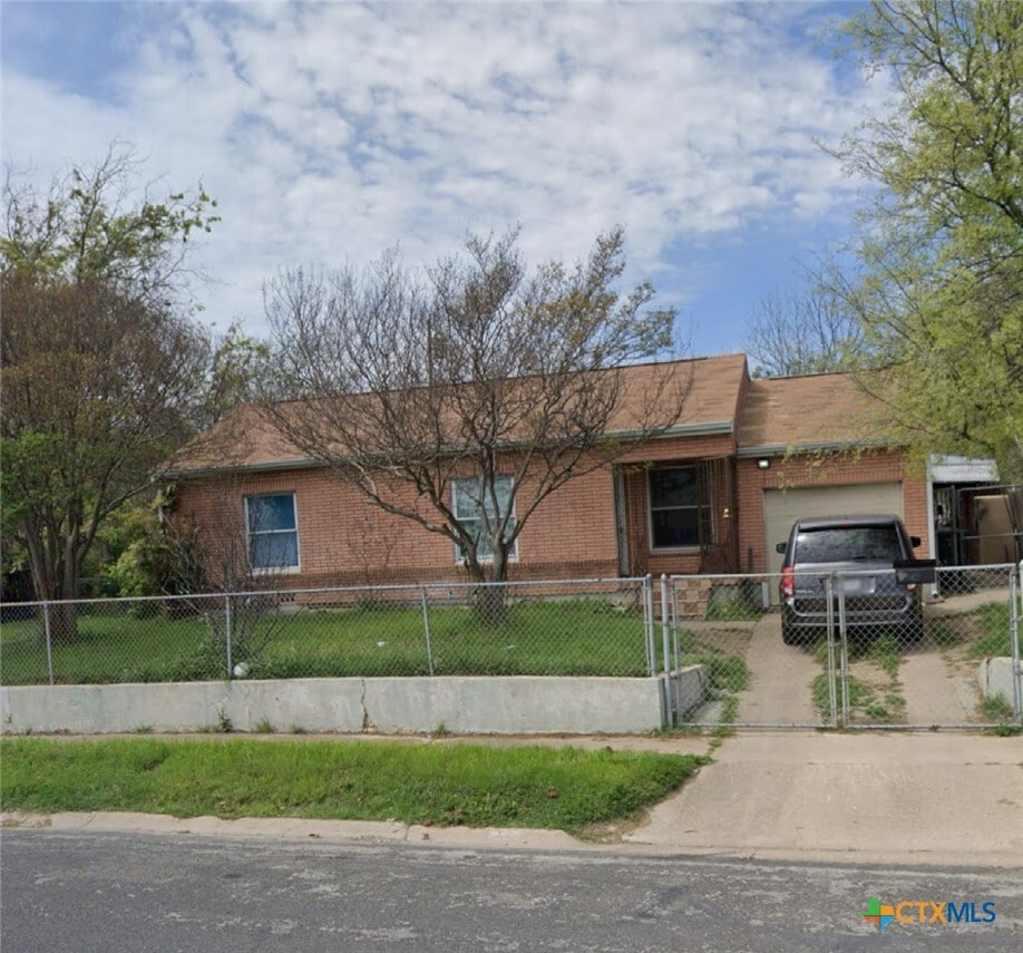 Photo - 903 Conder St