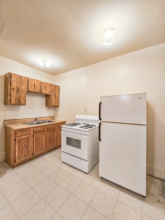 Photo - 1100 W Roscoe St Unit 16