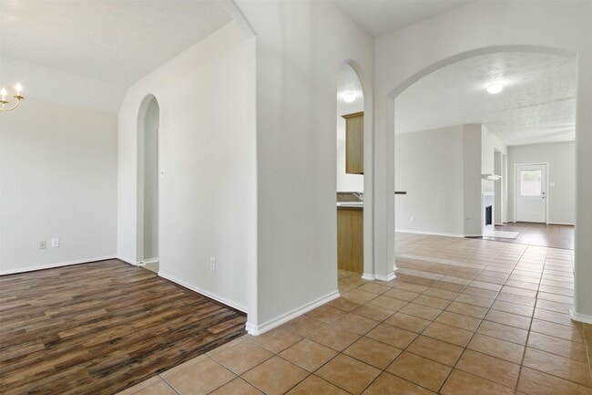 Photo - 4827 Claymill Ct