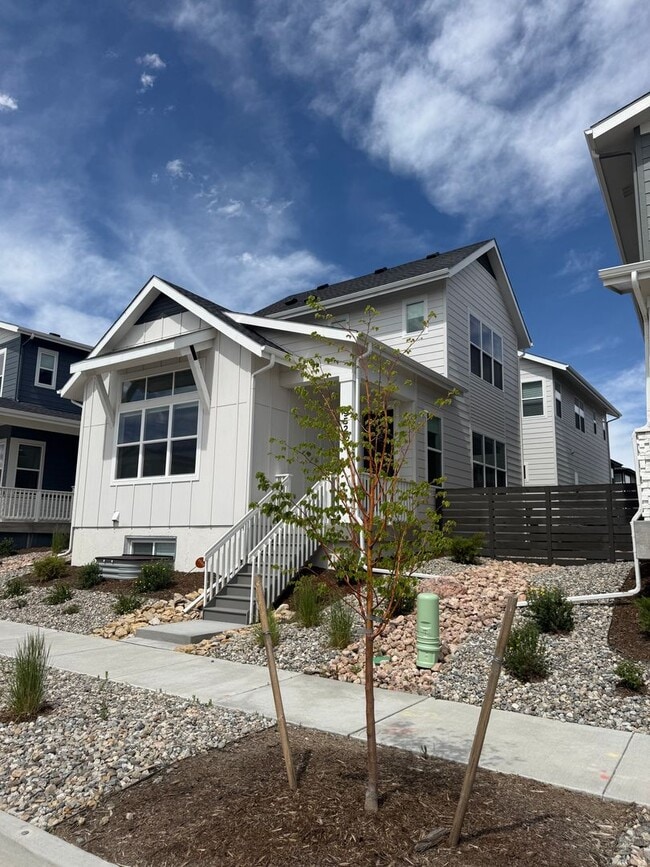 Building Photo - Stunning LIKE NEW 4 Bedroom in Wolf Ranch