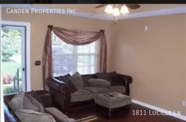 Photo - 1811 Lucille Ln