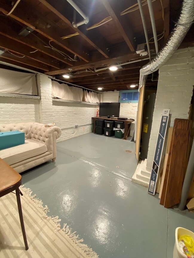 Photo - 301 W 1st St
