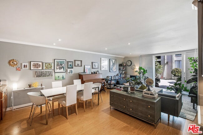 Building Photo - 1351 N Crescent Heights Blvd Unit 118