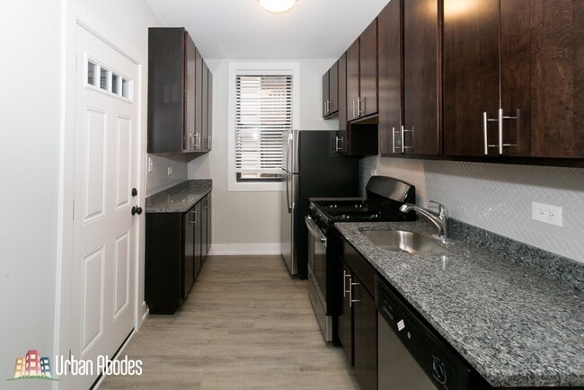 Photo - 703 W Brompton Ave