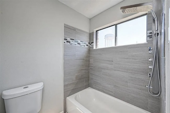 Photo - 911 Montview Dr