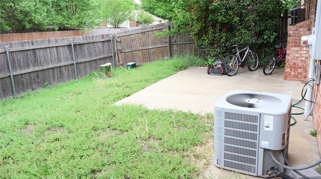 Photo - 847 Rambling Oaks Dr