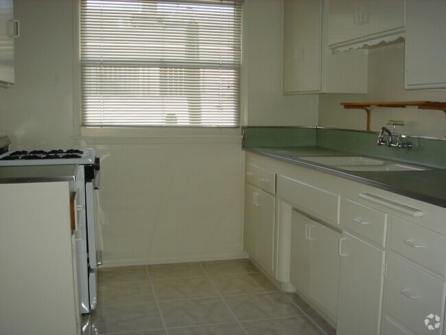 Building Photo - 1517 Pontius Ave Unit 15171 Rental