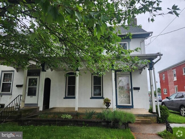 Building Photo - 407 Main St Rental