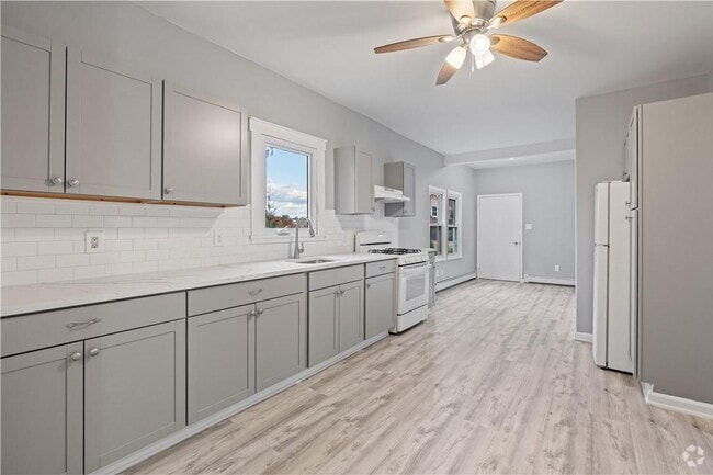 Building Photo - 8 Ross St Unit 1 Rental