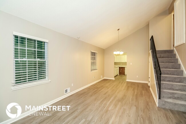 Photo - 6745 Buckhurst Trail