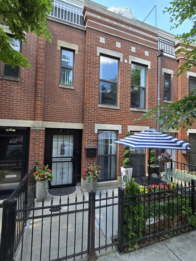 Photo - 1646 N Bissell St Townhome