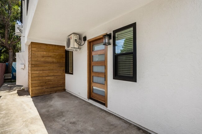 4018 Riviera Dr Unit 1