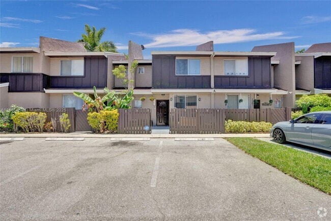 Building Photo - 1359 Sussex Dr Rental