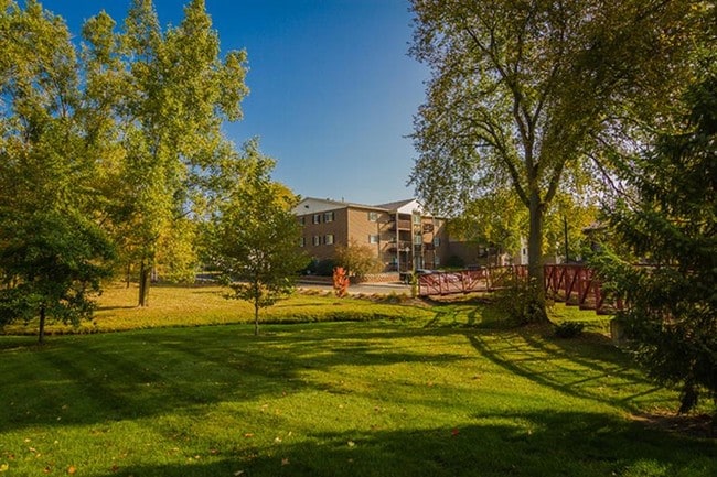 Creek Club Apartments