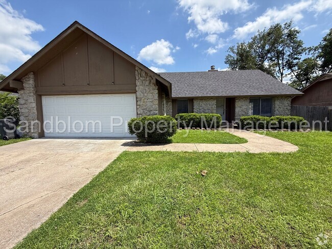Building Photo - FOR LEASE | Eastland Acres | Available Now! Rental