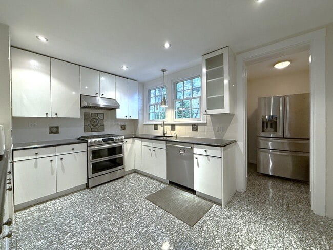 Photo - 7 Greenway N