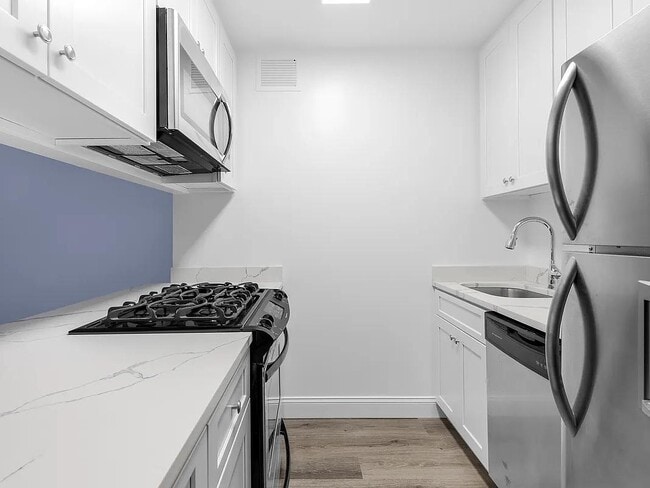 Photo - 280 Rector Pl Unit 6J