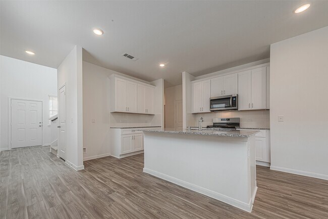 Photo - 325 Maple Bark Trl