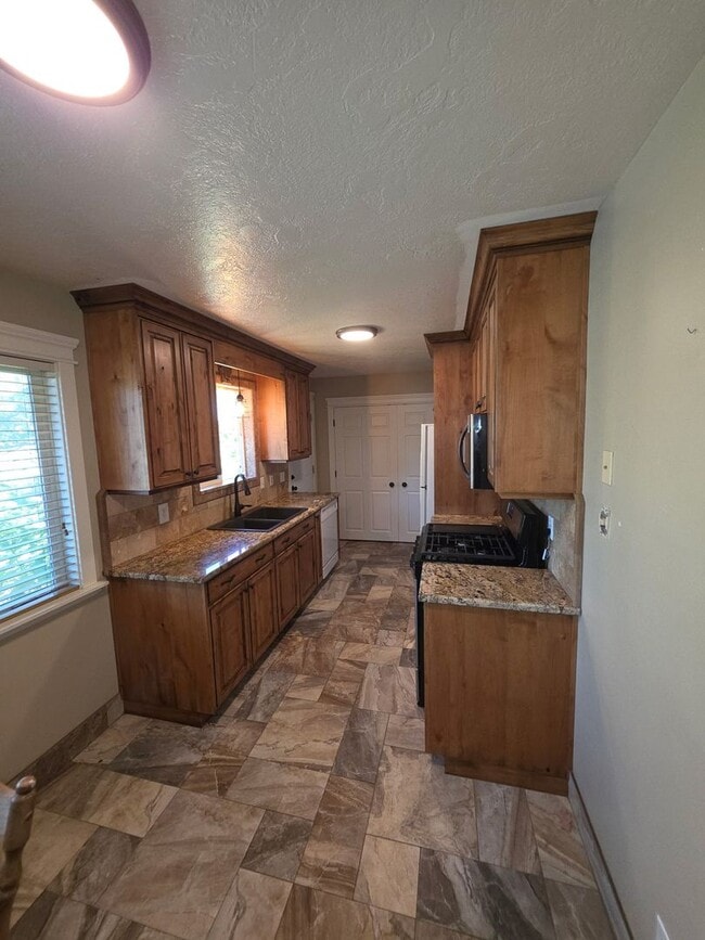 Photo - 355 Kurtwood Dr
