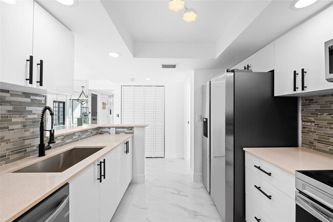 Photo - 800 Parkview Dr Unit 718