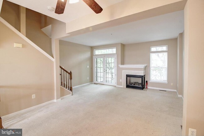 Photo - 586 Eisenhower Dr