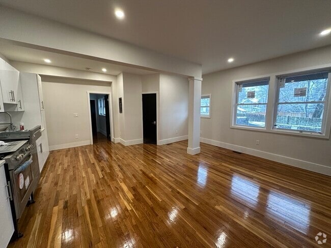 Building Photo - 289 Walnut St Unit 1 Rental