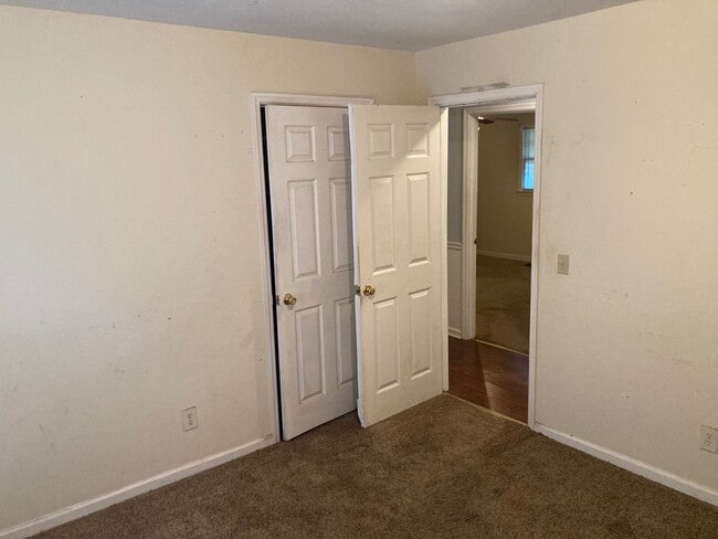 Photo - 110 W Wedgewood Cir