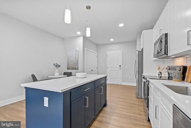 Photo - 144 N Main St